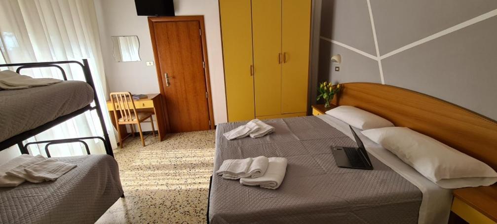 Hotel Astoria Riccione Luaran gambar