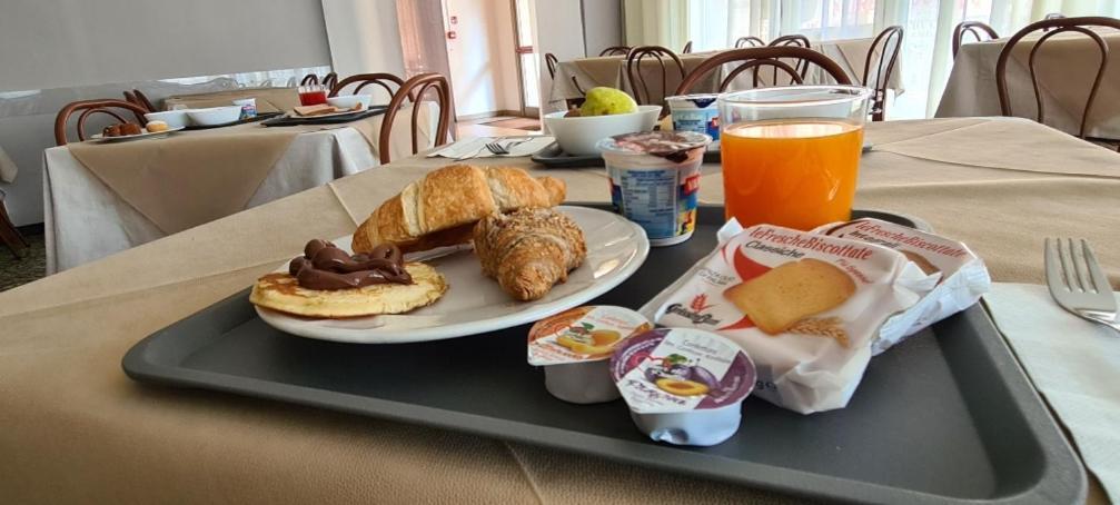 Hotel Astoria Riccione Luaran gambar