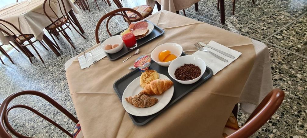 Hotel Astoria Riccione Luaran gambar